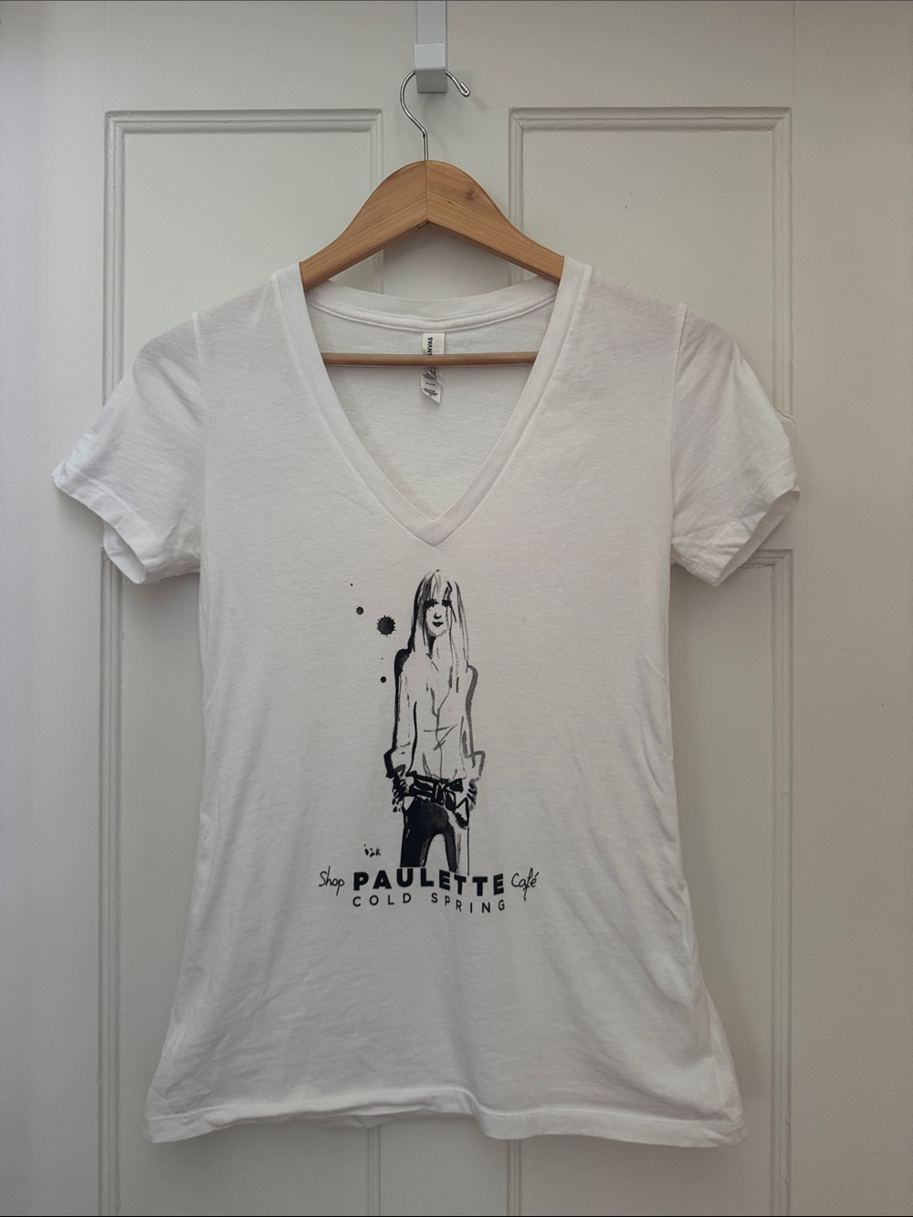Paulette White V-Neck Graphic Tee (M)